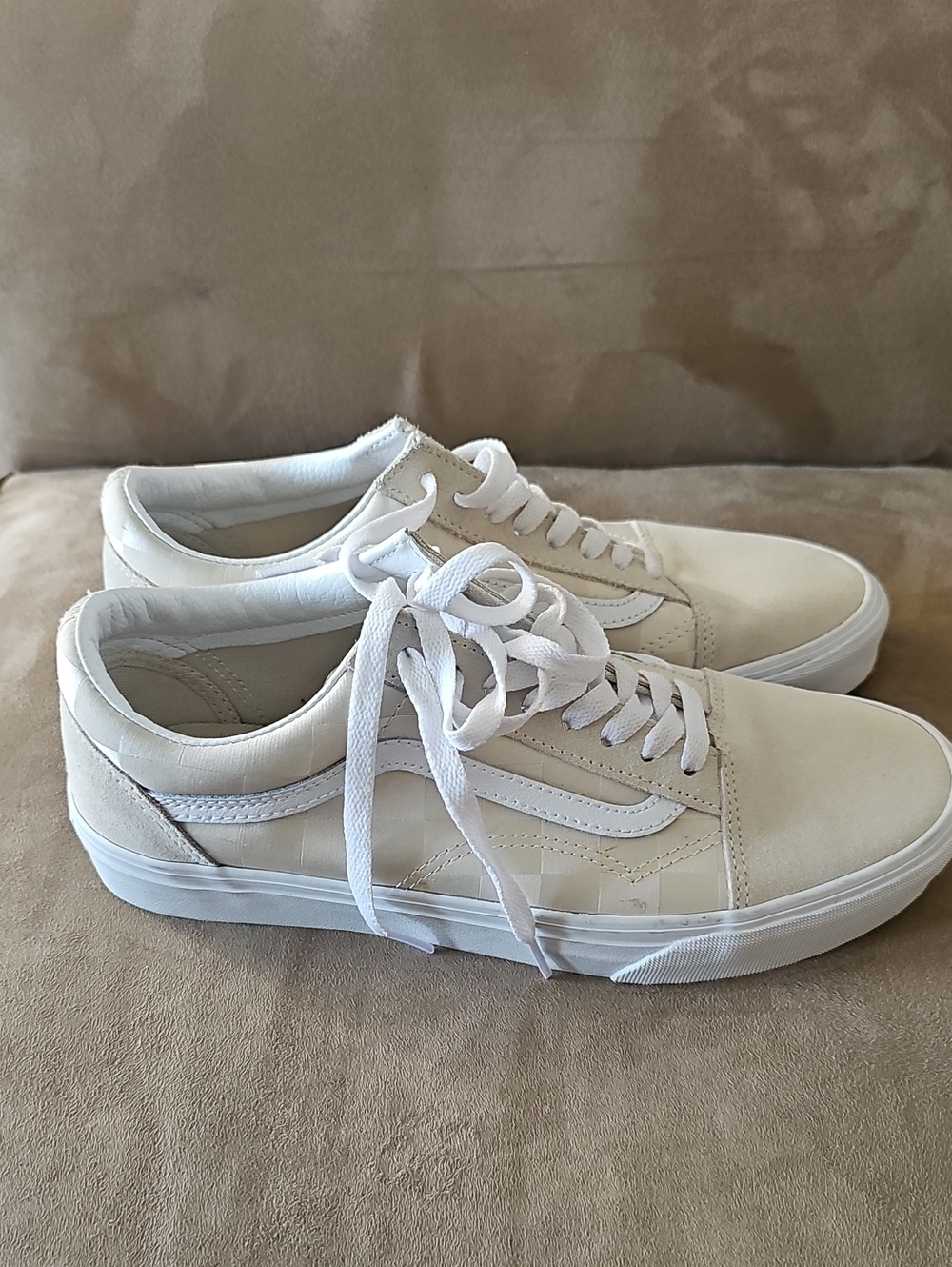 Vans Men's Low-Top Sneakers in White and Cream